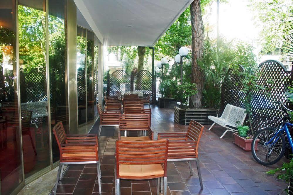 Hotel Saint Tropez Riccione Eksteriør billede