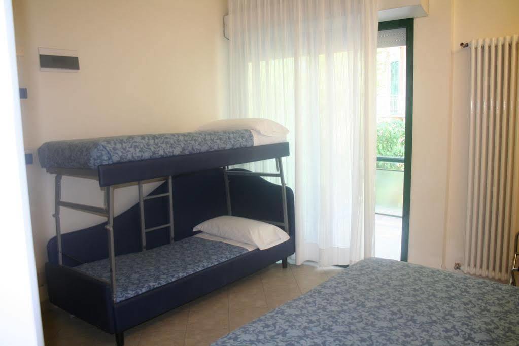 Hotel Saint Tropez Riccione Eksteriør billede