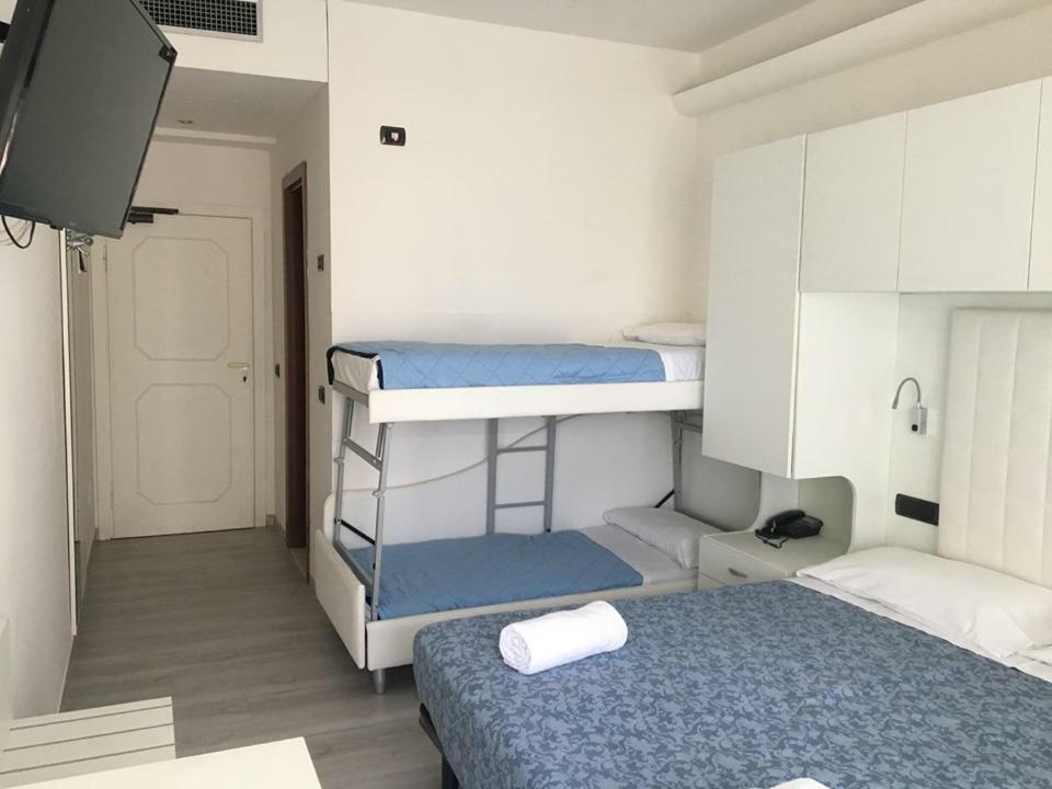 Hotel Saint Tropez Riccione Eksteriør billede