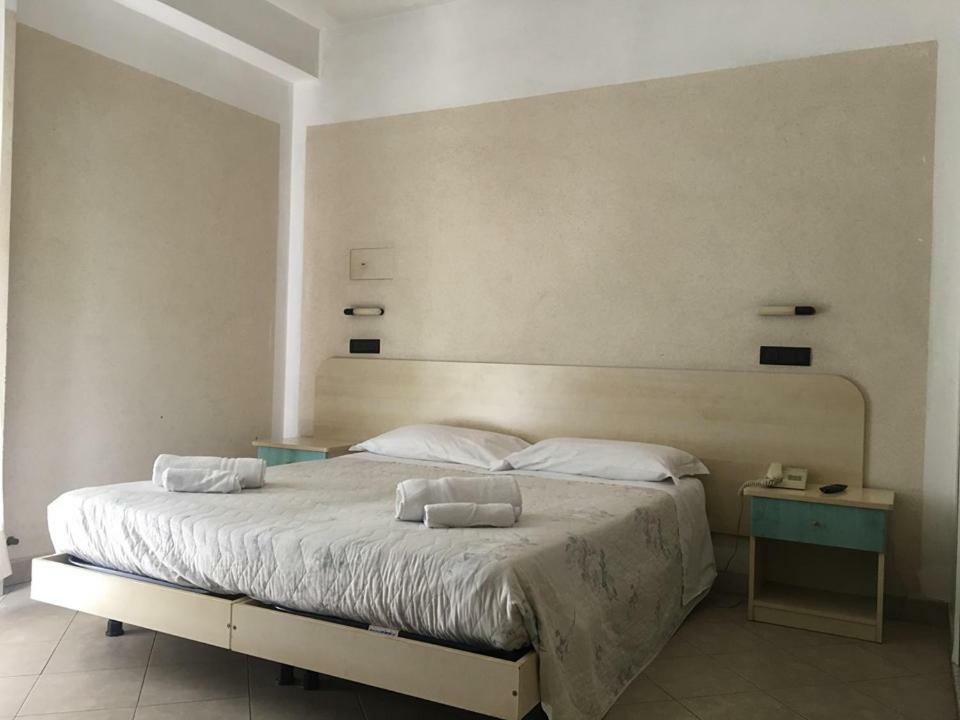 Hotel Saint Tropez Riccione Eksteriør billede